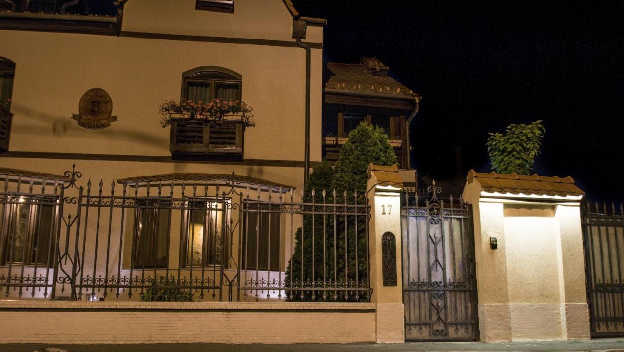 Noblesse Boutique Resort Sibiu Exterior photo A typical house in the city