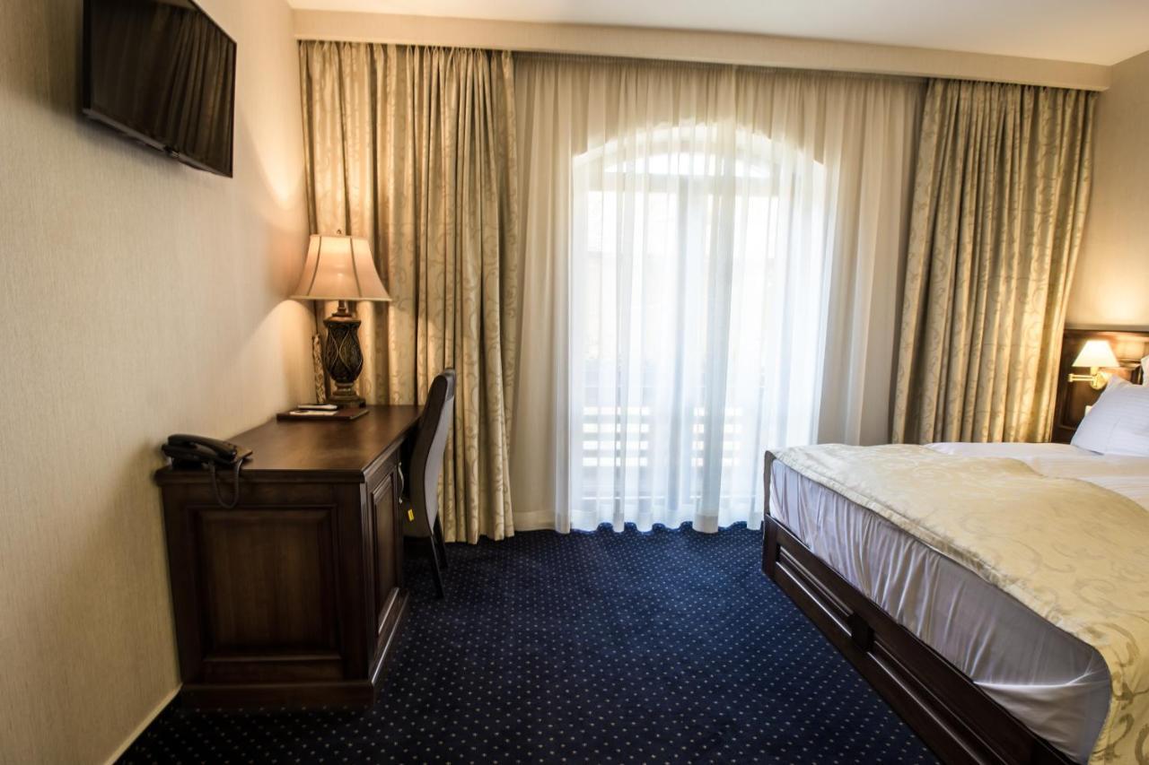 Noblesse Boutique Resort Sibiu Exterior photo A room at the hotel