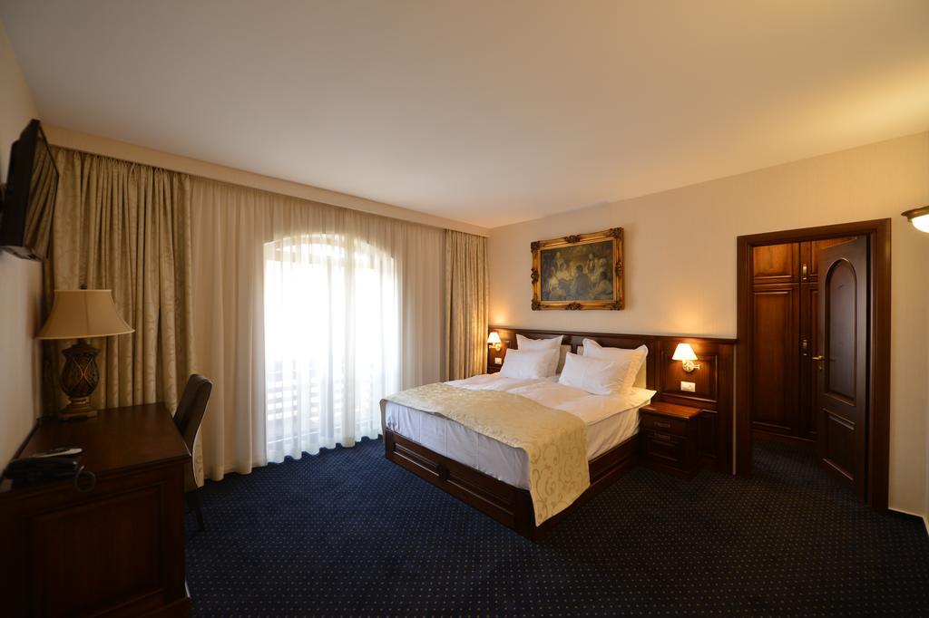 Noblesse Boutique Resort Sibiu Exterior photo A room at the hotel