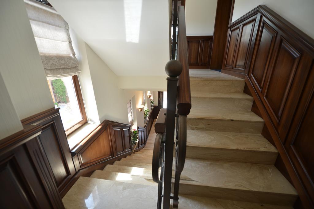 Noblesse Boutique Resort Sibiu Exterior photo A staircase in a private home