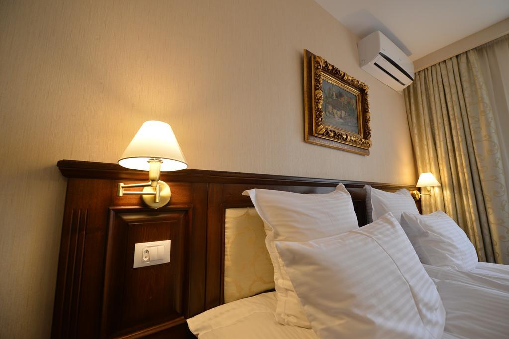Noblesse Boutique Resort Sibiu Exterior photo A room at the hotel