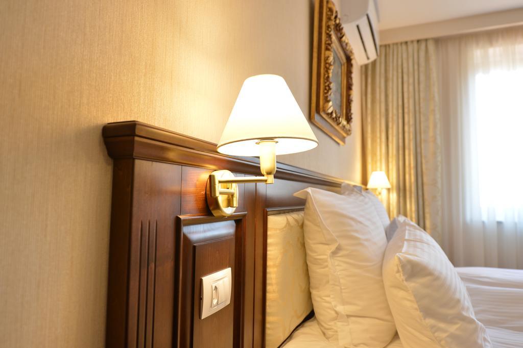 Noblesse Boutique Resort Sibiu Exterior photo Wall-mounted bedside lights